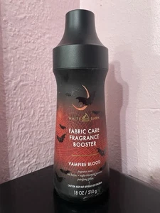 Bath & Body Works Lavanderia Tessuto Cura Profumo Booster Sangue di Vampiro 18 oz - Foto 1 di 3