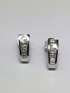 Maßgefertigte 14K Weißgold Diamant Baguette Halb Creolen Stil Ohrringe - Bild 1 von 9