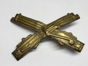 Antiguo BATALLÓN DE AMETRALLADORAS MILITARES PORTUGUESES Gorra Insignia Insignia - Imagen 1 de 3