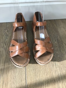 clarks womens wide sandals