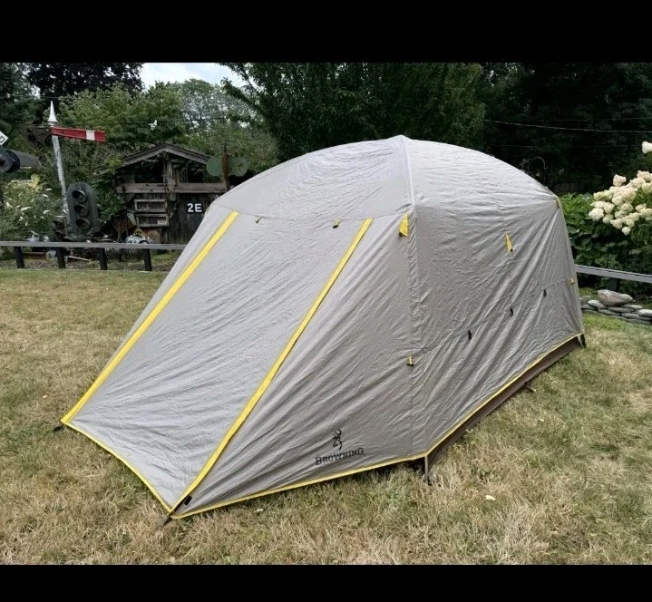 Tienda glaciar Browning para 4 personas con 2 vestíbulos paredes laterales rectas mosca completa Foto 1 de 4