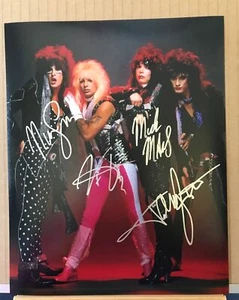 AUTOGRAPH PHOTO - MOTLEY CRUE (a) - 8 x 10 - Picture 1 of 1