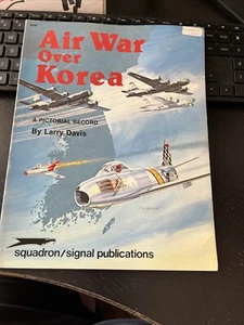 1982 Air War Over Korea A Pictorial Record Special Series By Larry Davis - Foto 1 di 1