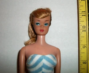 VINTAGE MATTEL BLOND WIRL PFERDESCHWANZ BARBIE PUPPE & KLON BADEANZUG 1960ER TLC E6 - Bild 1 von 15