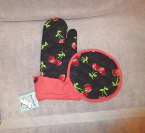 Set Of 2 Cherry Girl Quilted Pot Holders Oven Mitt Trivet Hot Pad Heavy Duty NWT - Picture 1 of 7