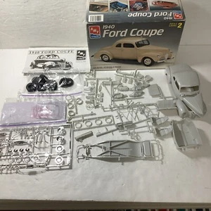 AMT/ERTL, 1940 Ford Coupé, Parts Model . Scale 1/25 - Picture 1 of 8