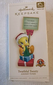 Hallmark "Twuthful Tweety" Ornament Looney Tunes Features Light up 2006 - Picture 1 of 4