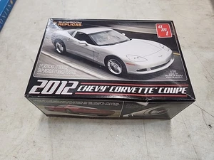 SHOWROOM REPLICAS: 2012 CHEVY CORVETTE COUPE BY AMT 1/25TH SCALE 2012 - Bild 1 von 3