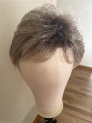 Peluca Encaje Frontal Pequeña Rubia Ceniza Enraizada Pixie Ondulada 122 Foto 1 de 4