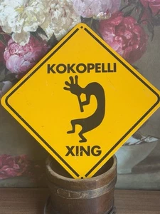 Kokopelli Xing Crossing Sign – Metal Wall Art Southwest Decor, 12” Vintage Vibe - Bild 1 von 5