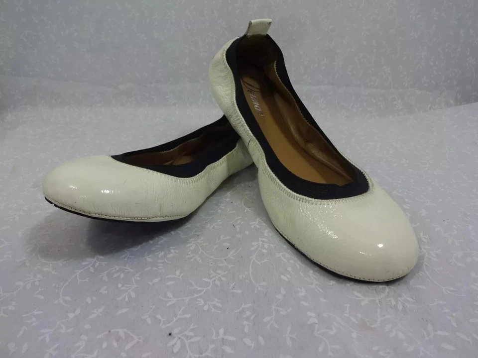 Delman Womens Size 8.5M White Patent Leather Slip on Round Toe Ballet Flats - Image 1 of 4
