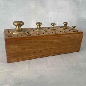 Boite bois et série de 11 poids laiton CT ancien 500 à 2 grammes (manque le 1g) - Imagen 1 de 6