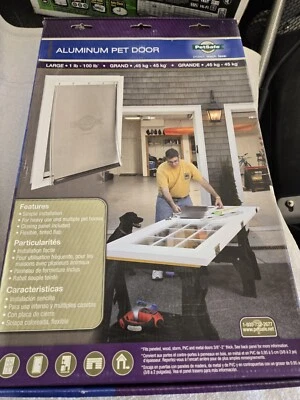Puerta grande para mascotas PetSafe de aluminio HPA1111600 Freedom 1 lb-100 lb. (GAR) Foto 1 de 4
