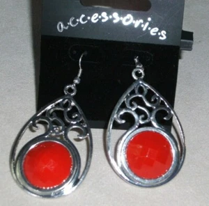 BNWT Accessories Red/Silver Tone Filigree Teardrop Chandelier Earrings D 6.5 cm - Picture 1 of 2