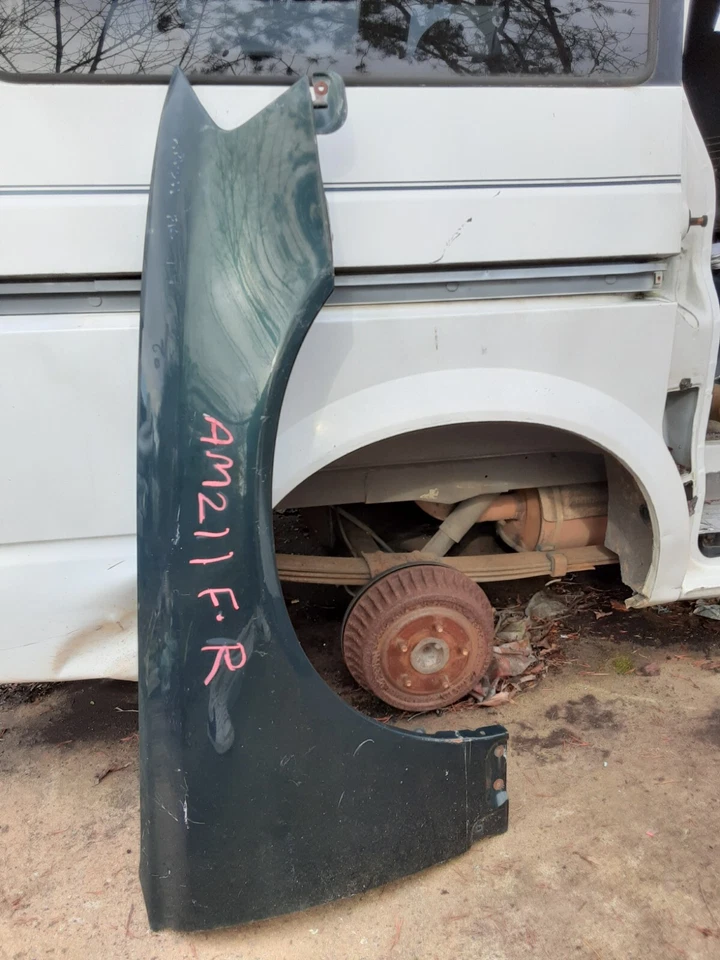 Mazda Millenia 2002 guardabarros delantero derecho del lado del pasajero fabricante original 110-58868 Foto 1 de 4