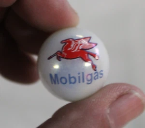 RARE VINTAGE MOBILGAS PEAGASUS FLY HORSE PERALIZED GLASS 1" SHOOTER MARBLE SIGN - Picture 1 of 12