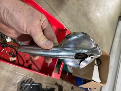 1939 Ford Standard Trunk boot deck latch handle  Foto 1 de 4