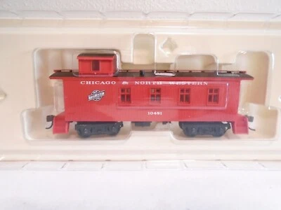 Walthers Ho 932-7561, 30' Wood Caboose, C&NW 10481 - Image 1 of 3