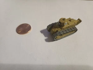Micro Máquinas Militares Primera Guerra Mundial Renault FT17 Tanque Bronceado Tarjeta de Picas Símbolo - Imagen 1 de 3