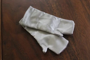 American Girl Merry & Bright Holiday Store Exclusive- SILVER GLOVES ONLY- EUC - Picture 1 of 3