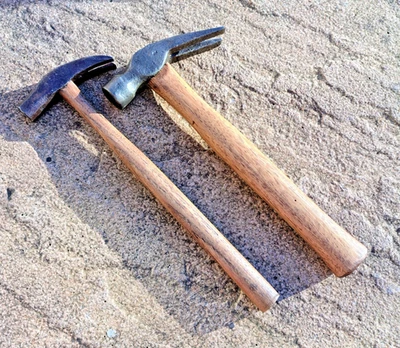 vintage claw hammers x 2 - Image 1 of 4