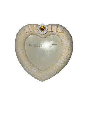 AVON Regalo Colección Marfil Con Cinta y Floreta Diseño Corazón Marco Amarillo Foto 1 de 4