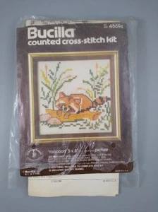 Kit de punto de cruz contado Bucilla - Mapache #48694 - 5" x 5" - Kit abierto - Imagen 1 de 5