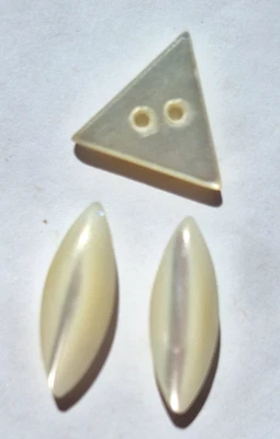 Mother of Pearl Buttons - 2 x 18mm Vintage + 1 triangle - image 1 of 4
