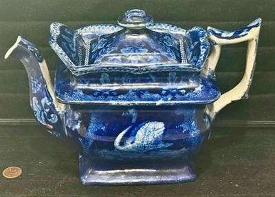 Tetera de transferencia de cisne azul oscuro Staffordshire, Inglaterra, c. 1820 Foto 1 de 4