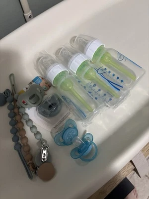 3 biberones Dr Brown 3 chupetes 3 clips para chupete 0-6 meses Foto 1 de 2