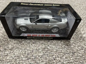 Shelby Mustang GT500 SuperSnake 2008 diecast 1/18 rayas gris/negro - Imagen 1 de 4