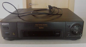 SONY - VHS Video Kassetten Recorder SLV - E 200, schwarz mit Fernbedienung - Bild 1 von 9
