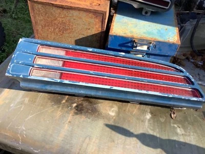 78 Pontiac Firebird 1977 conjunto de luces traseras con moldura pasajero lateral derecho  Foto 1 de 3