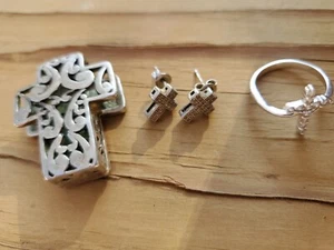 Boucles d'oreilles croix en argent massif taille 6 et pendentif croix ton argent - Photo 1/10