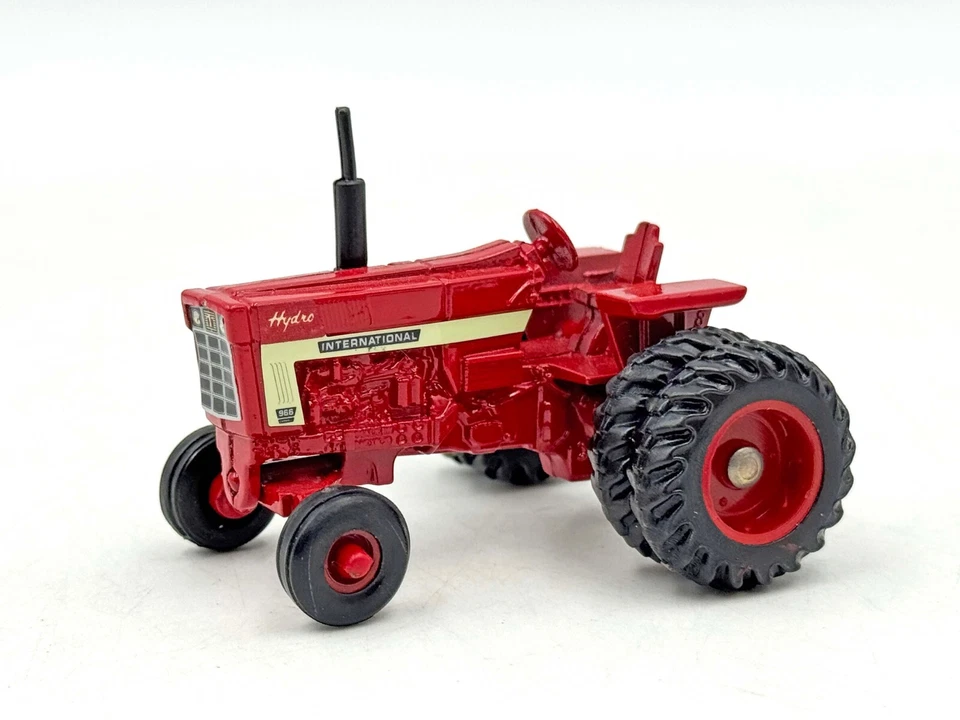 1/64 International 966 Hydro White Stripe w/ Duals - Image 1 of 1