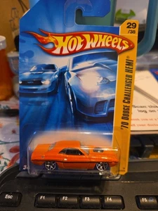 Hot Wheels 2006 First Edition '70 Dodge Challenger HEMI Orange w Card Variation* - Picture 1 of 2