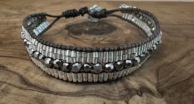 Браслет из черной кожи блестящий серебристый граненый серый с бисером застежка-переключатель 7 дюймов - Изображение 1 из 4