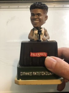 Bobblehead Giannis Antetokounmpo Milwaukee Bucks papá bromas hablando - leer por favor - Imagen 1 de 7