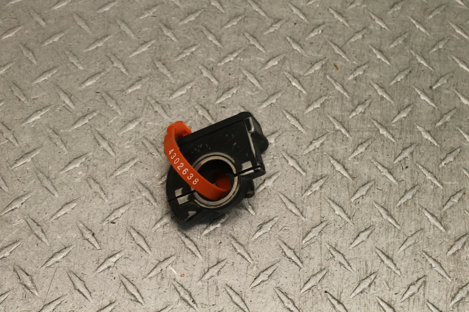 1983 KAWASAKI KX80 THROTTLE HANDLE GUIDE  Foto 1 de 4