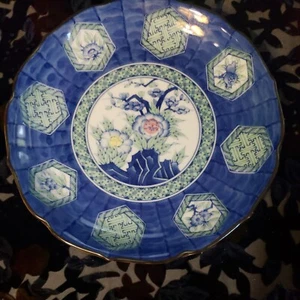 Toyo Blue Kutani Plate, Peony Design 8 3/4"wide, signed  - Picture 1 of 4