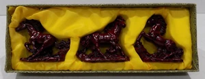 Vintage Chinese Wild Horses Carved Red Resin Figure Set of 3-In Original Box - Picture 1 of 7