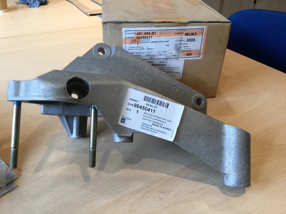 BNIB GENUINE CHEVROLET NUBIRA LACETTI AVEO Compressor Pump Bracket 96450411 - Image 1 of 4