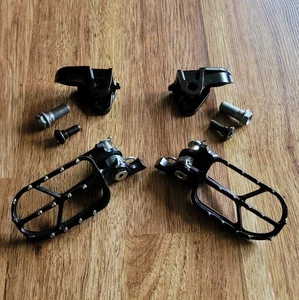 NEW Honda CRF450R Foot Pegs CRF250R OEM Right Left Peg with Brackets 2002 - 2024 - Picture 1 of 12