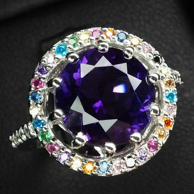 Anillos vibrantes de oro blanco de plata de ley 925 de 3,56 quilates redondos de espinela violeta índigo Foto 1 de 4