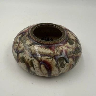 Jarrón Ikebana japonés con flor rana Foto 1 de 4