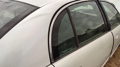 97-05 Buick Park Ave Pasajero Derecha Ventilación Trasera Ventana Puerta Trasera Vidrio con Marco Foto 1 de 2