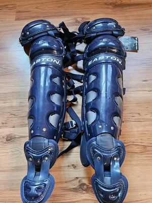 NUEVO Espinilleras Easton Catchers Protectores de Piernas Azul Marino Adulto (Edad 15 en adelante) Foto 1 de 4
