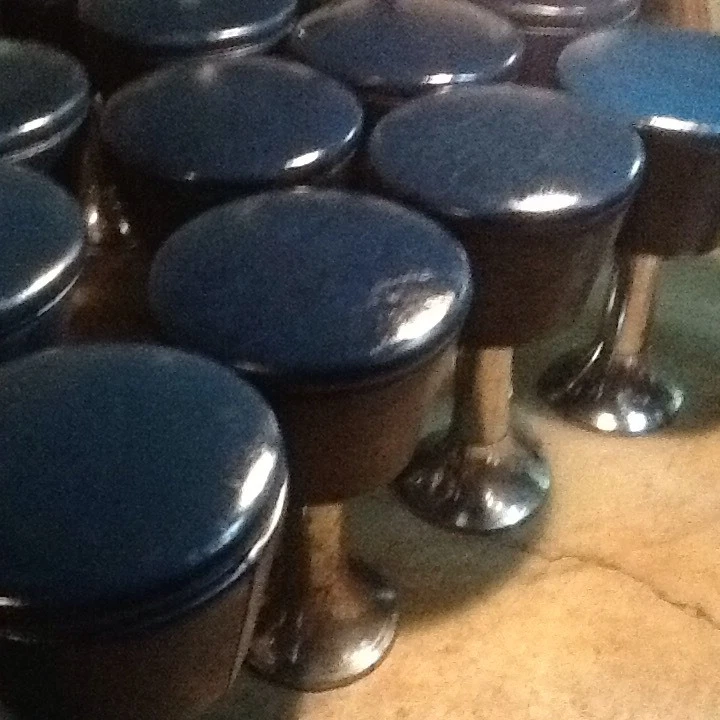 13 taburetes de bar retro estilo hongo 24" de colección - bases cromadas con asientos de 14" Foto 1 de 4