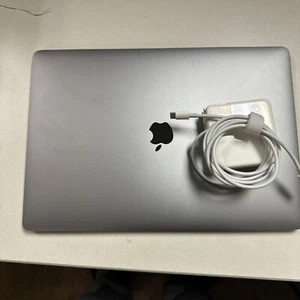 Apple MacBook Pro 2018 15.4" Intel Core i7 2.6GHz 16GB RAM 512GB SSD A1990 - Afbeelding 1 van 3