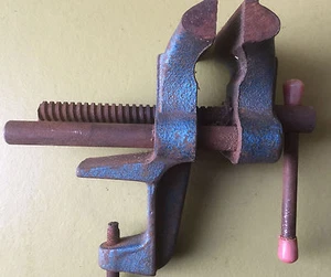 OUTIL ANCIEN : ETAU  D'ATELIER POUR ETABLI A VIS DE SERRAGE POUR BORD DE TABLE  - Imagen 1 de 5